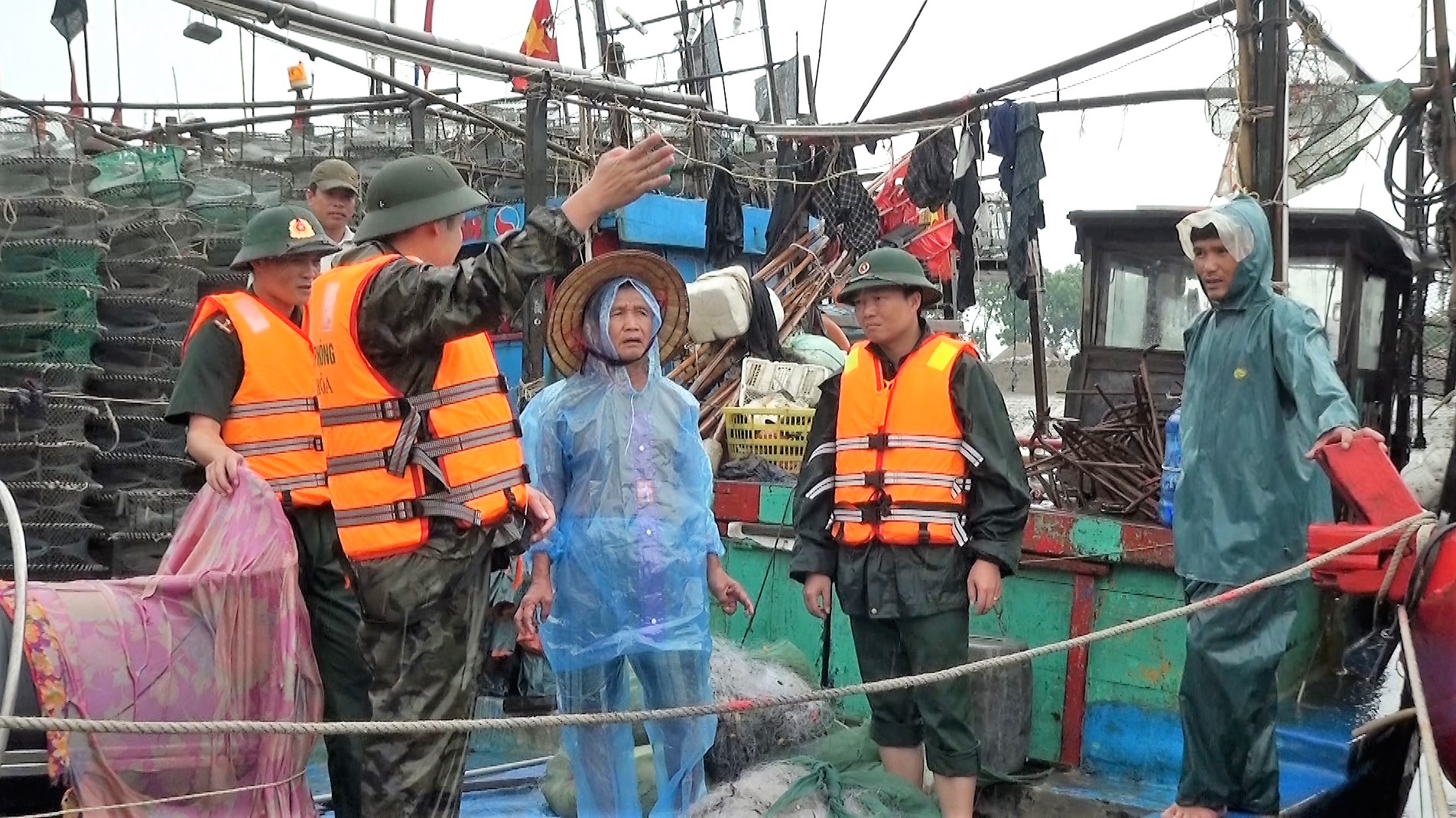 Thanh Hóa: Kêu gọi gần 7.000 phương tiện tàu thuyền vào nơi tránh trú an toàn